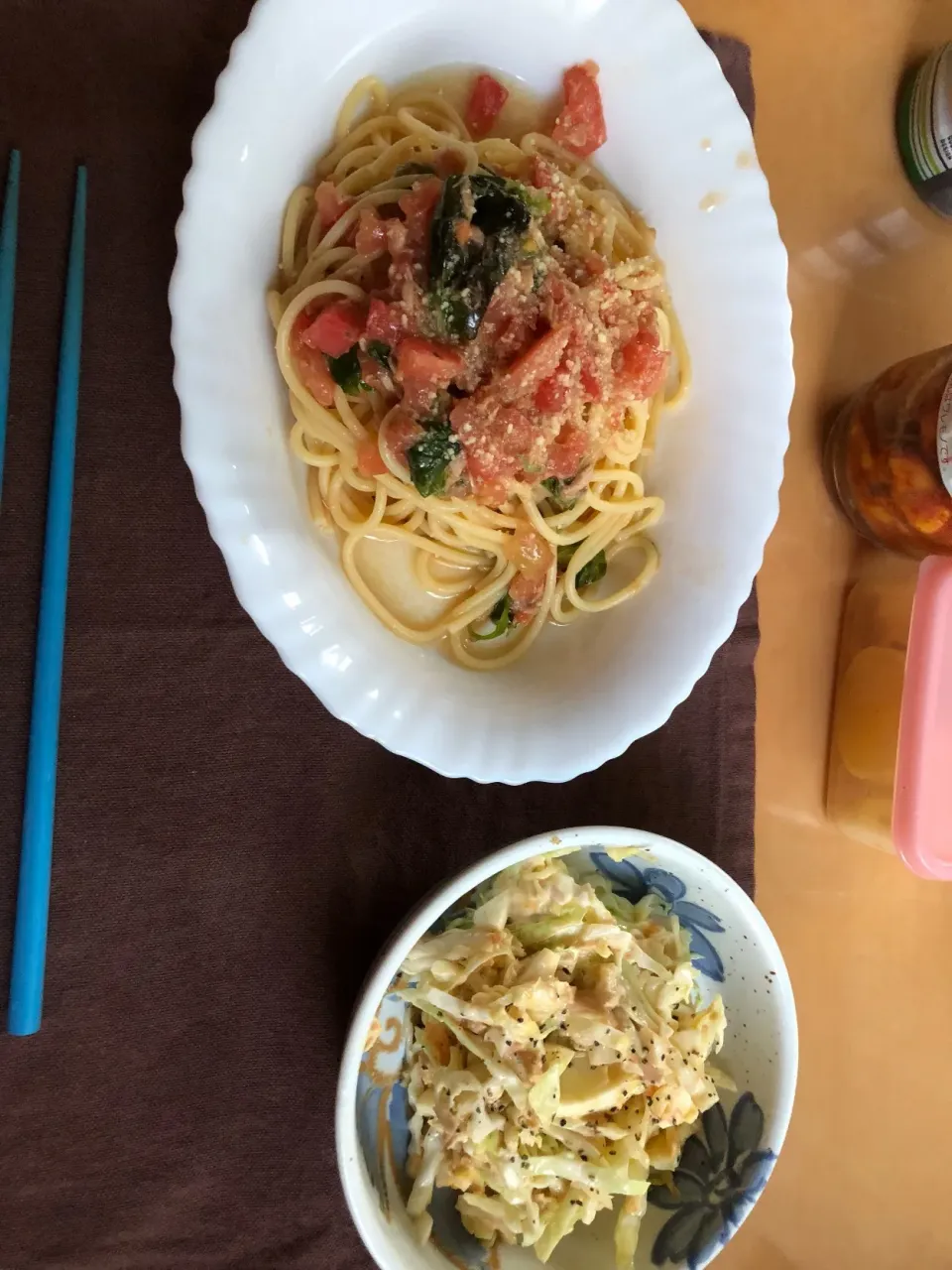 Snapdishの料理写真:トマトとツナのヘルシーパスタ＊コールスロー風タマゴサラダ|shinsさん