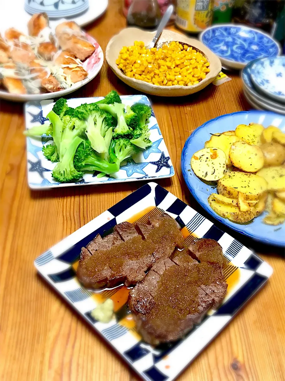 本日の夕飯…ちょっと洋風
#秋鮭のムニエル
#米沢牛ステーキ
#選べるギフト🥩
#じゃがいものローズマリーソテー
#あとは付け合せ野菜|misakoさん