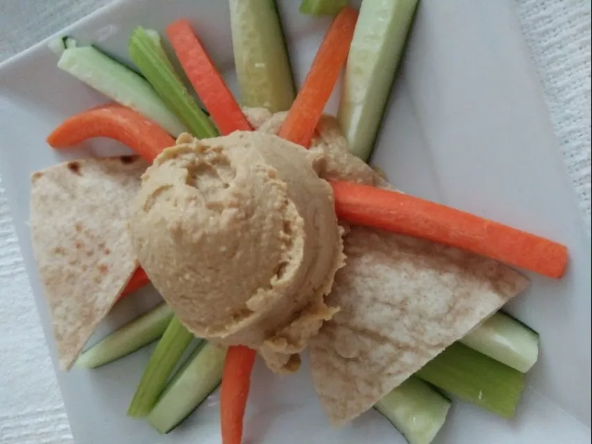 hospital hummus plate|Jack Polandさん