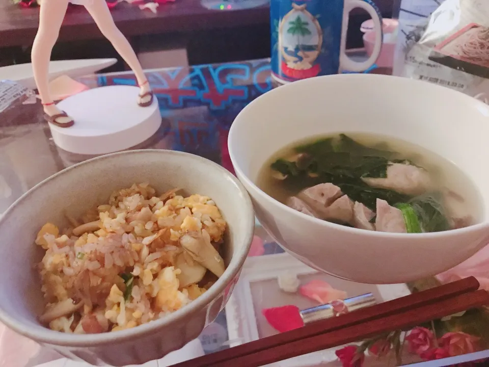 Snapdishの料理写真:#貢丸湯 #ガーリックチャーハン|mi( ´⚰︎` )さん