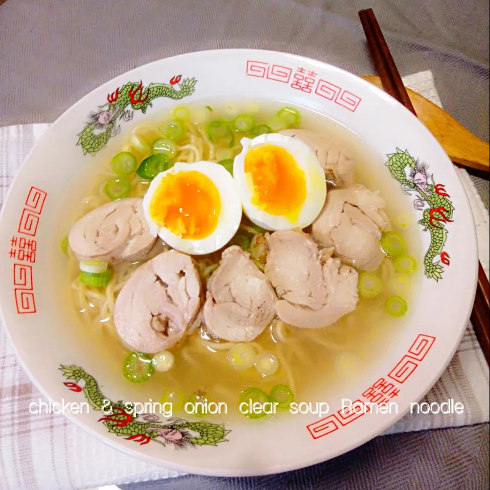 30分以内で出来る♩♬*゜我が家自慢の鶏ねぎ塩ラーメン

お家で美味しいラーメンの休日ブランチ❤💕

まったり起きた休日は少しの時間を掛けて

作る我が家自慢の鶏ねぎ塩ラーメン🍜で👍

コチラのレシピは1人分なので

2人分なら2倍量で💗|めるぼさん