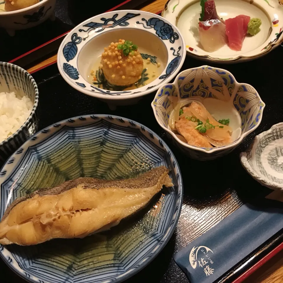 佐藤さんのおさかな定食🐟🍚🥢|七海さん