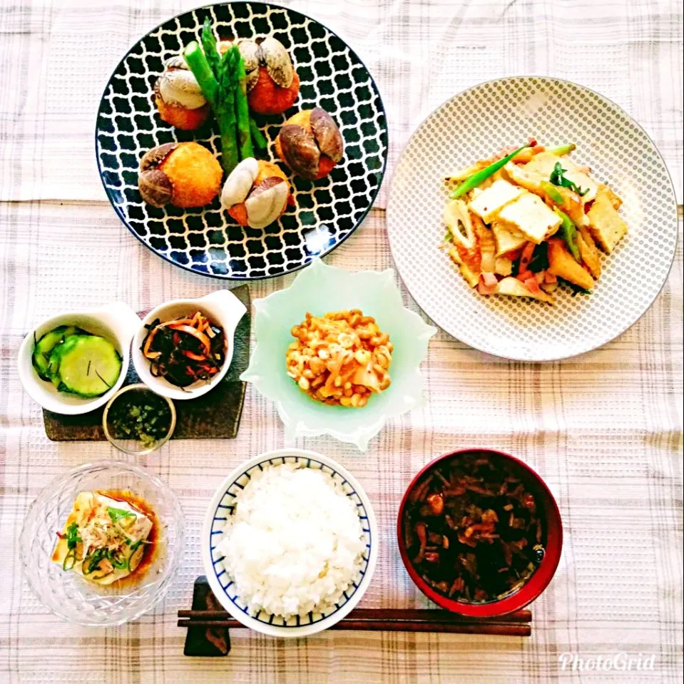 あり合わせで作った日曜日のご褒美ブランチ♡

・❇浅利バターコンソメコロッケ
・❇厚揚げ竹輪青ねぎペペロン
・❇キムチ揚げ玉納豆
・❇松前漬け
・❇きゅうりのピクルス
・❇青じその実の漬物
・❇冷や奴
・❇なめこのお味噌汁
・❇ご飯|めるぼさん