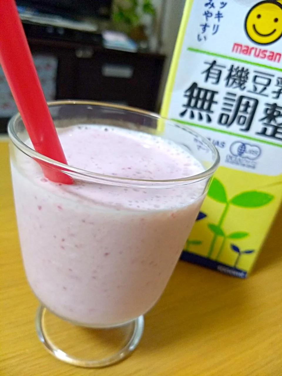 Snapdishの料理写真:冷凍イチゴでスムージー🍓|ta'kさん