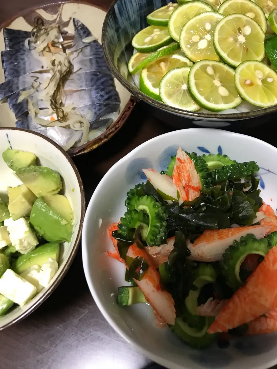 9月16日晩ご飯。昨日の残りですだちうどん、ゴーヤの酢の物、アボカドクリチー和え、しめさば。|あやさん