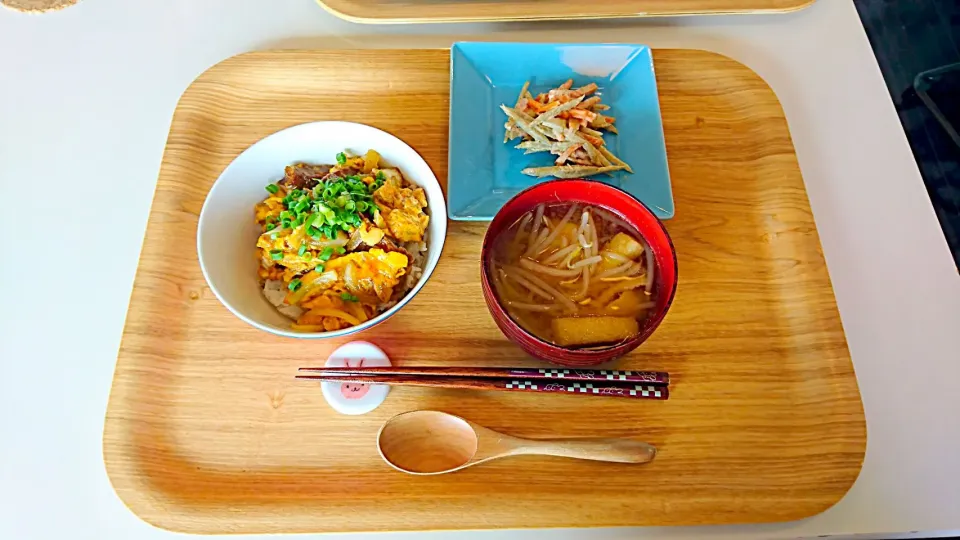 今日の昼食 SDモニター☆とくたま☆使用のサバ缶の卵とじ丼、ごぼうサラダ、もやしの味噌汁|pinknari🐰🌈さん