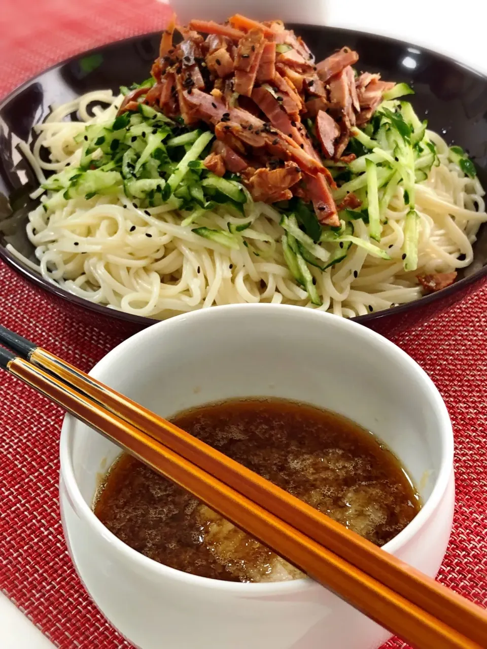 お昼は辛味大根でいただく半田麺。キュウリはしりしり器で。|mattさん