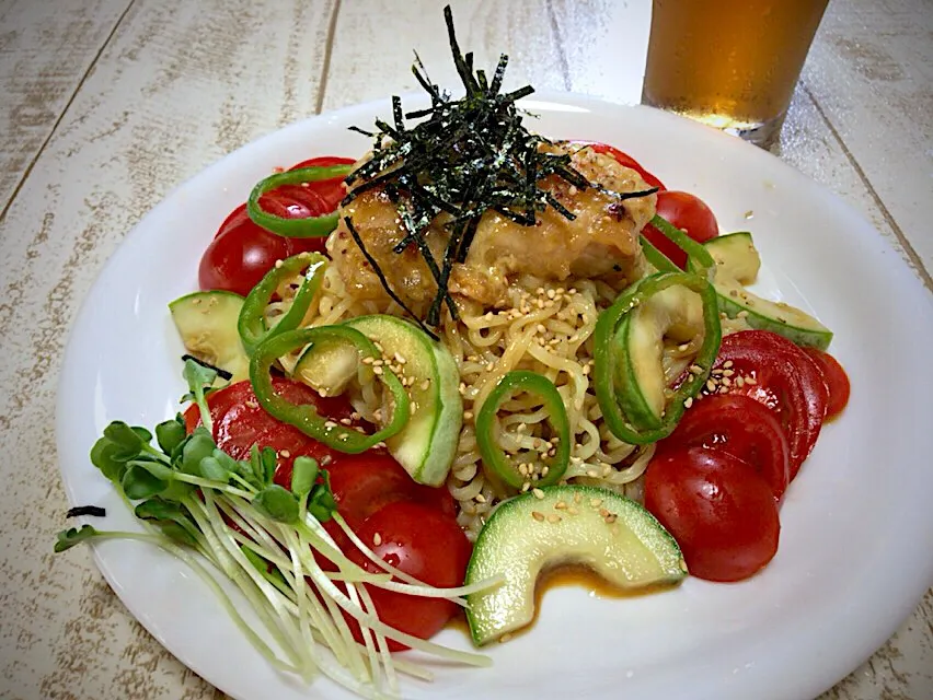 今日の男飯(๑˃̵ᴗ˂̵)あまりの暑さに冷やし中華戻しました！子メロン漬けがいい感じ🎶|ひーちゃんさん