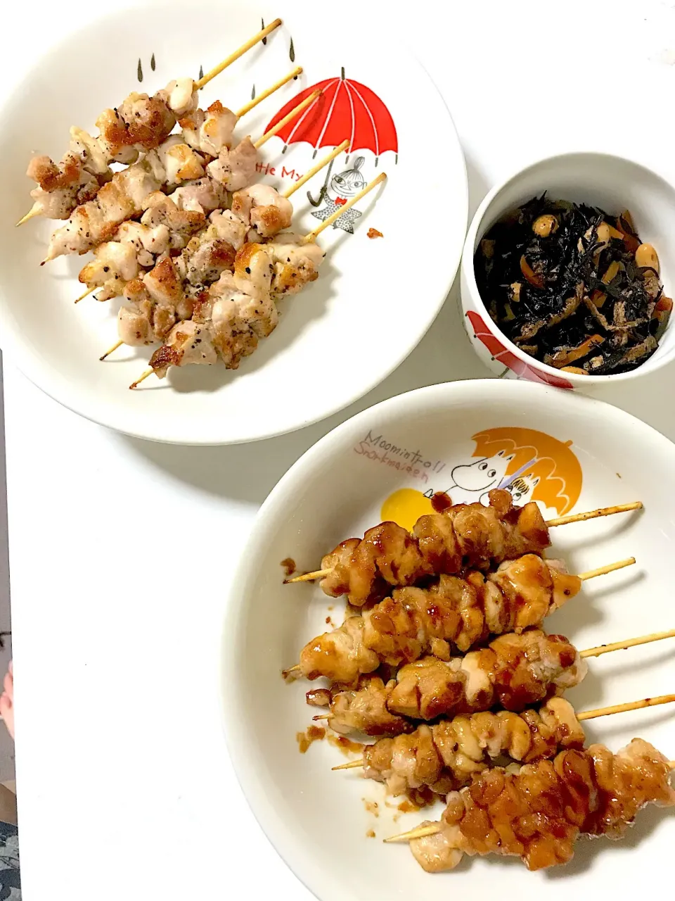 Snapdishの料理写真:焼き鳥(タレ、塩)

ひじきの煮物|たまきさん