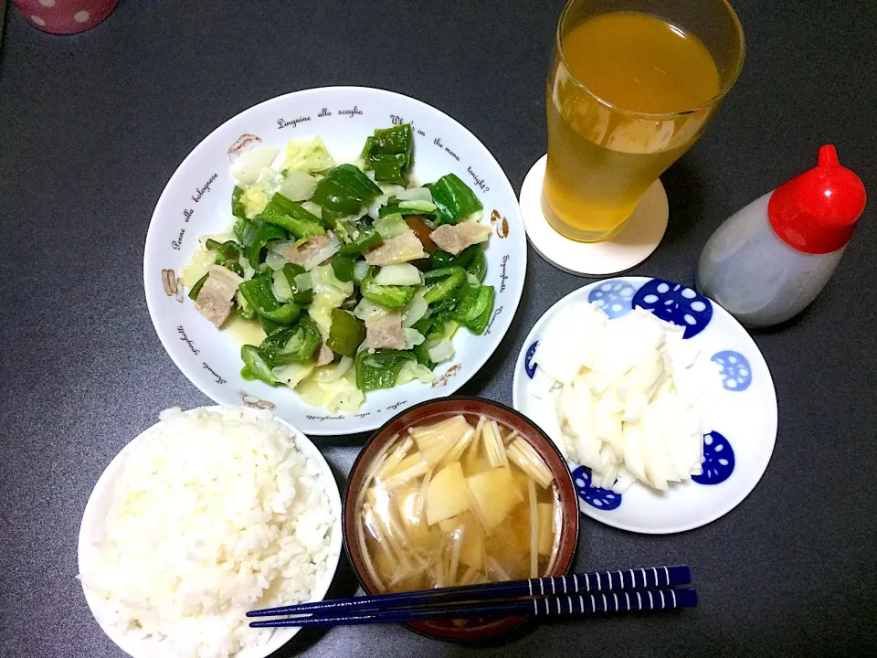 豚肉と野菜の炒め物とエノキの味噌汁と長いも|Shintarou  Nishimuraさん