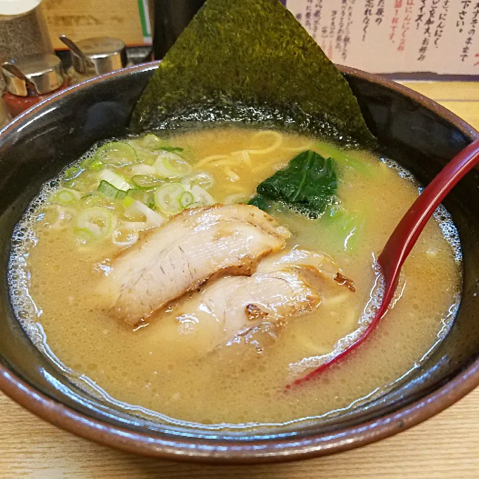 豚骨醤油ラーメン|nobさん