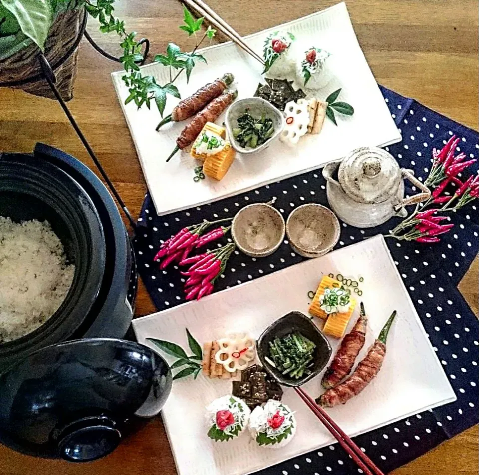 かまどさん電気で炊いたご飯をしらすと梅干でおにぎりに💕|瑞さん