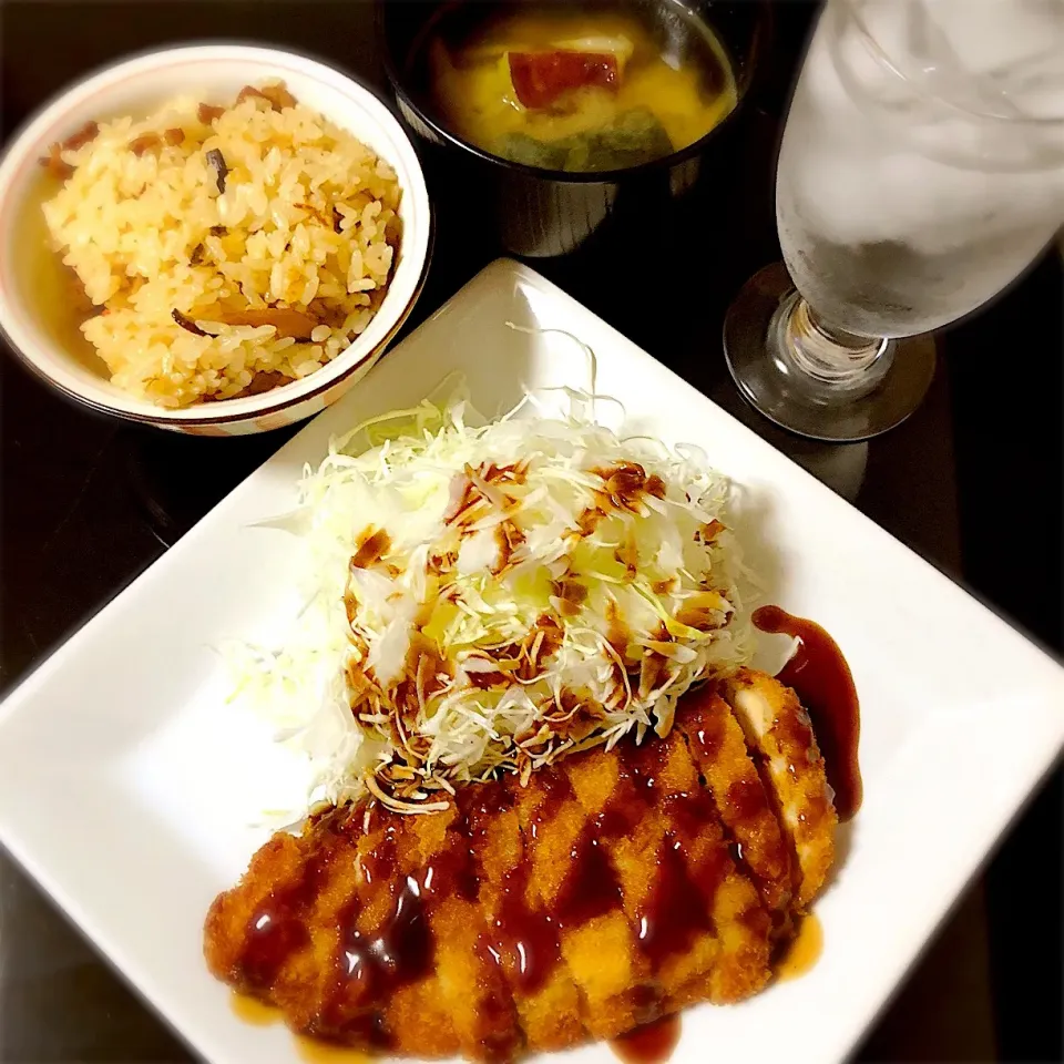 Snapdishの料理写真:チーズチキンカツ・炊き込みご飯・さつま芋お味噌汁〜バター風味〜|ねてさん