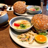 道後の町屋
湯之町バーガー(照り焼きソース)🍔
チョレートラテ|天さん