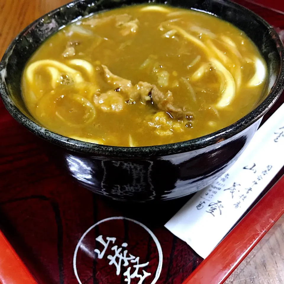 Snapdishの料理写真:食べ親しんだ、実家の近所の山茂登そば屋さんのカレーうどん😊
やっぱり美味しい😊👍|ジイジさん