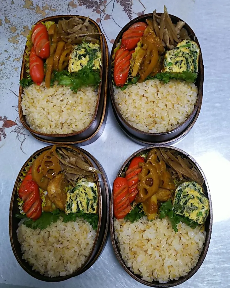 今日のお弁当🍱

めかじきと蓮根のカレー南蛮漬け
笹がきゴボウとバラ肉の甘辛炒め
(白ゴマ入り)
赤ウインナーのケチャップ炒め
ほうれん草とじゃこ入り卵焼き

刻み生姜の醤油風味ご飯
(白ゴマ入り)|ボスママさん