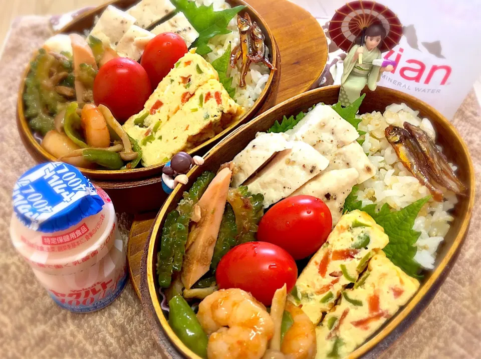 Snapdishの料理写真:発芽玄米ご飯🍚&ささみのローズマリーオイル漬け&トマト🍅入りスパニッシュオムレツ
&ゴーヤギョニソチャンプル&エビ🦐とピーマンのチリライム焼き&自家製ワカサギの佃煮&大葉&プチトマト🍅の夫婦お弁当♪

 #弁当  #フチ子  #獲れたてワカサギ #何でも自家製|桃実さん