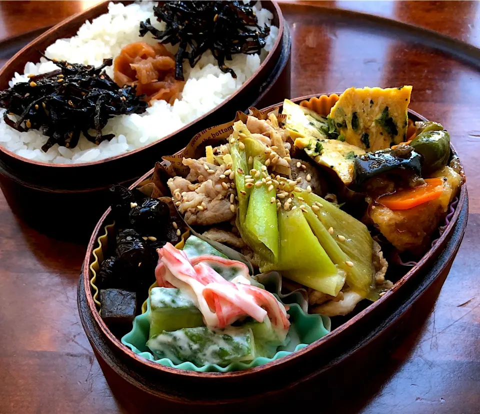 本日のお弁当🍱豚肉塩焼き（セゾンファクトリー旨塩ダレ使用）🥓ほうれん草入り厚焼き卵🍳シーザーサラダ（セゾンファクトリーのシーザーサラダドレ使用）黒豆、揚げ芋🥔 #息子弁当  #わっぱ弁当  #豚肉  #塩焼き #旨たれ #セゾンファクトリー #セゾンファクトリーのシーザーサラダドレ#セゾンファクトリーの旨塩ダレ#黒豆#|Yukie  Toriseさん