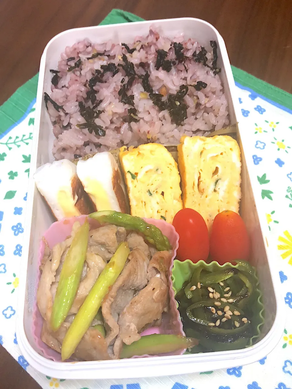 9.18☆旦那弁当
豚肉とアスパラガスの塩ダレ炒め
ニラ玉風卵焼き
チーズ入りはんぺん
ピーマンの塩昆布和え|のん∞さん