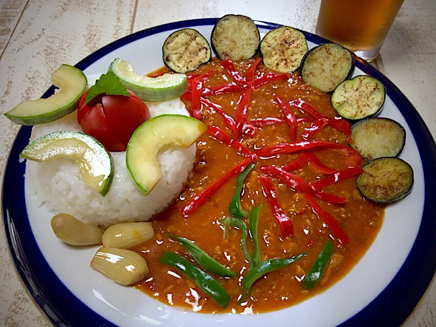 今日の男飯(๑˃̵ᴗ˂̵)お昼バージョン！
残暑厳しい冷製旨辛キーマ夏カレー🍛
彼岸花バージョン🎶|ひーちゃんさん