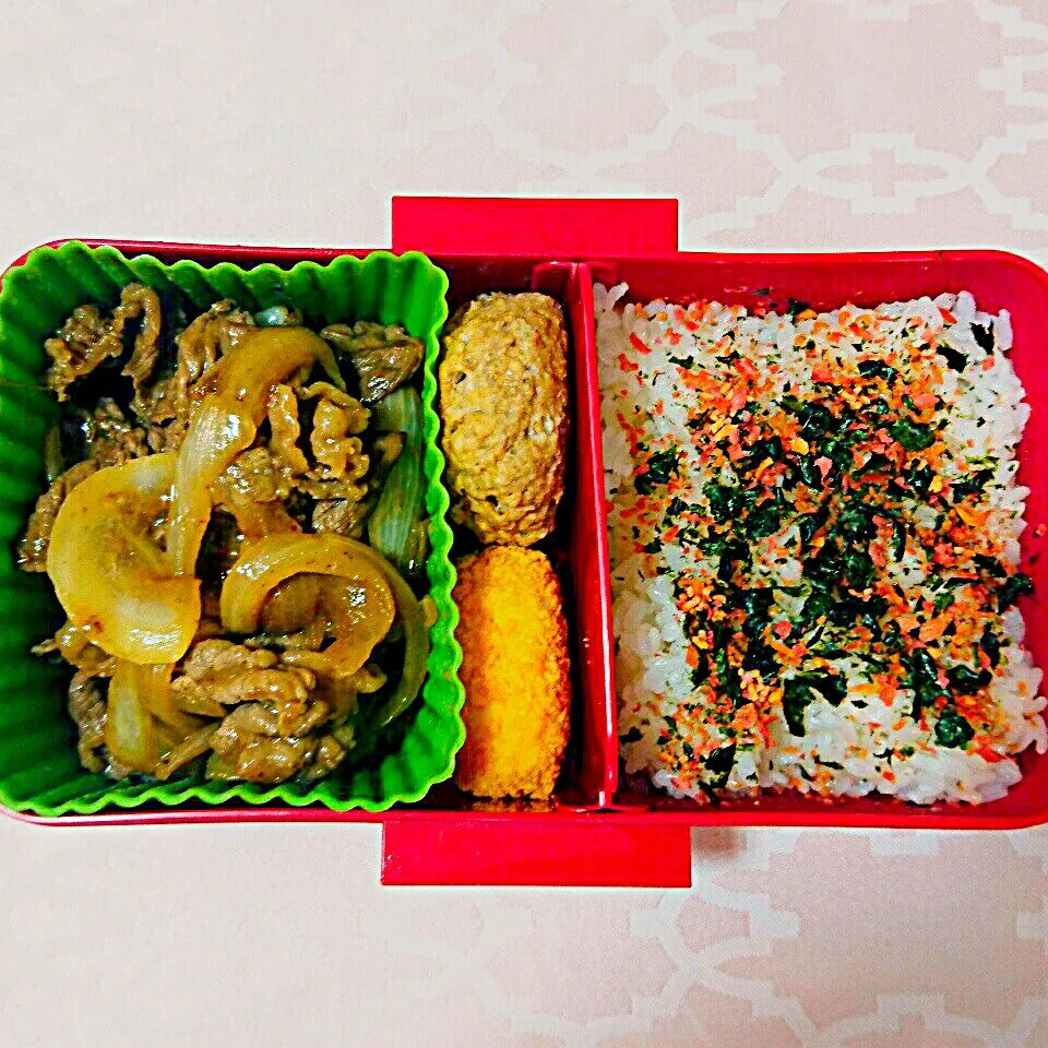 牛肉と玉ねぎの甘辛炒め🎵旦那さんお弁当🎵😊|かおるcitronさん