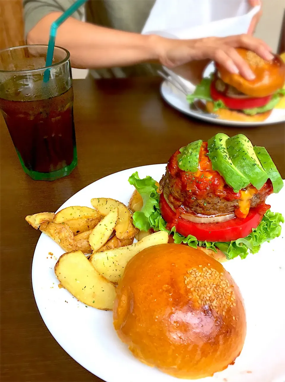 アボカドチェダーチーズバーガー🍔✨🧀@Barbers café FUKUYOSHI|K.Sさん