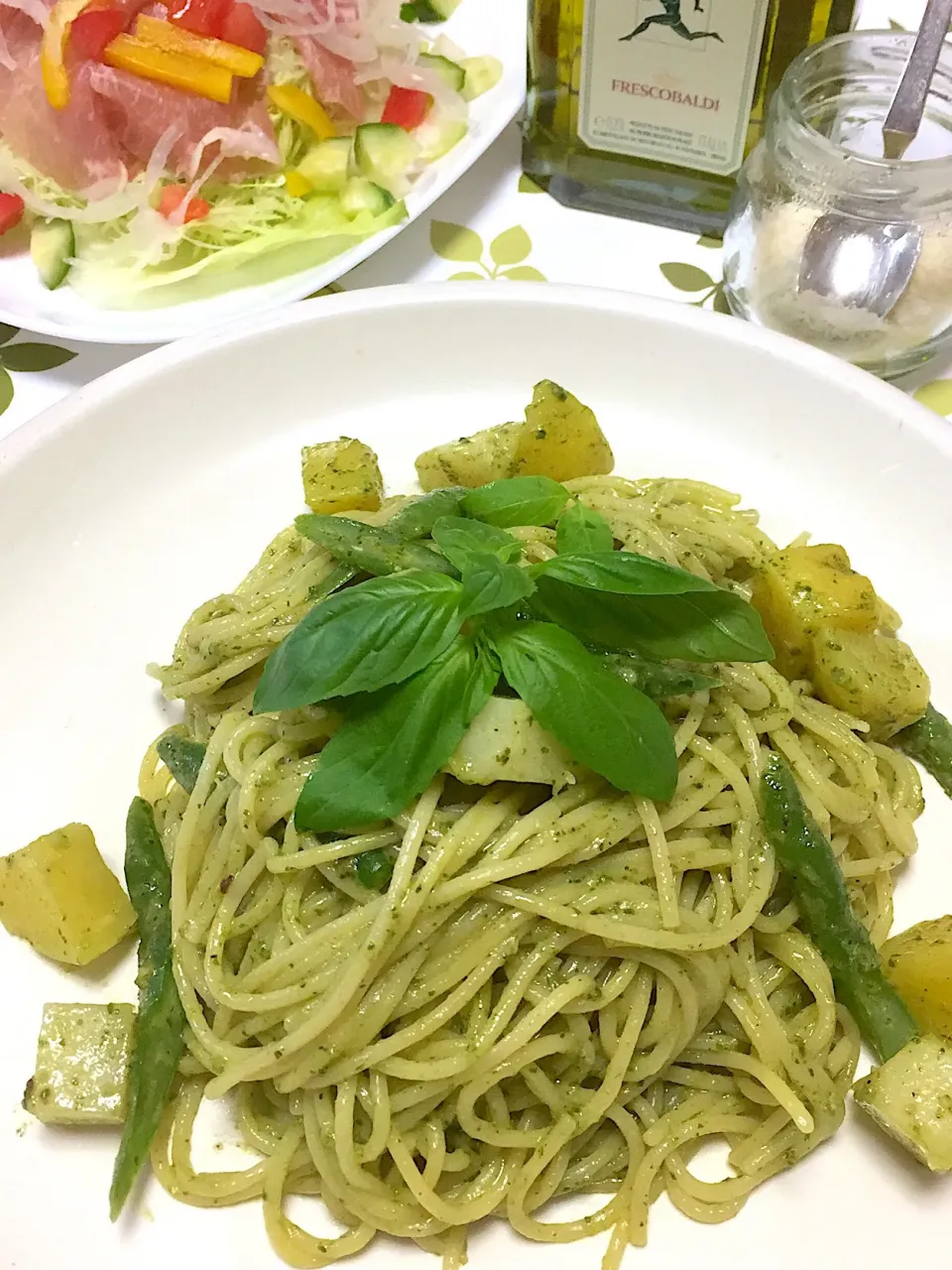 ジェノベーゼパスタと生ハムサラダ|まみっこさん