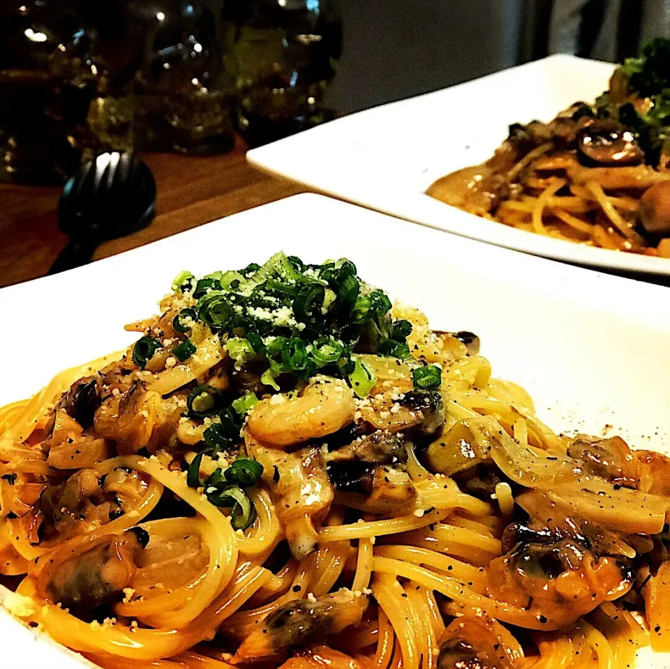 Seafood Cream & Mushroom  Spaghetti  in Garlic & Thyme  #spaghetti #creamsaucepasta #italianfood #homecooking  #chefemanuel  #seafood|Emanuel Hayashiさん