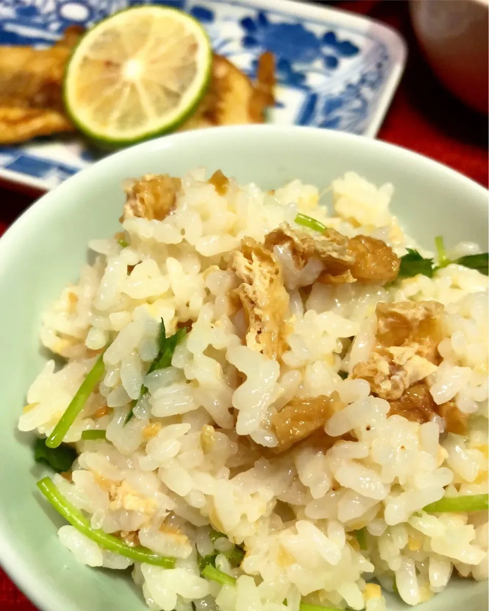 かまどさん電気で炊く、いなり揚げと三つ葉のカンタン寿司|Cuisineさん