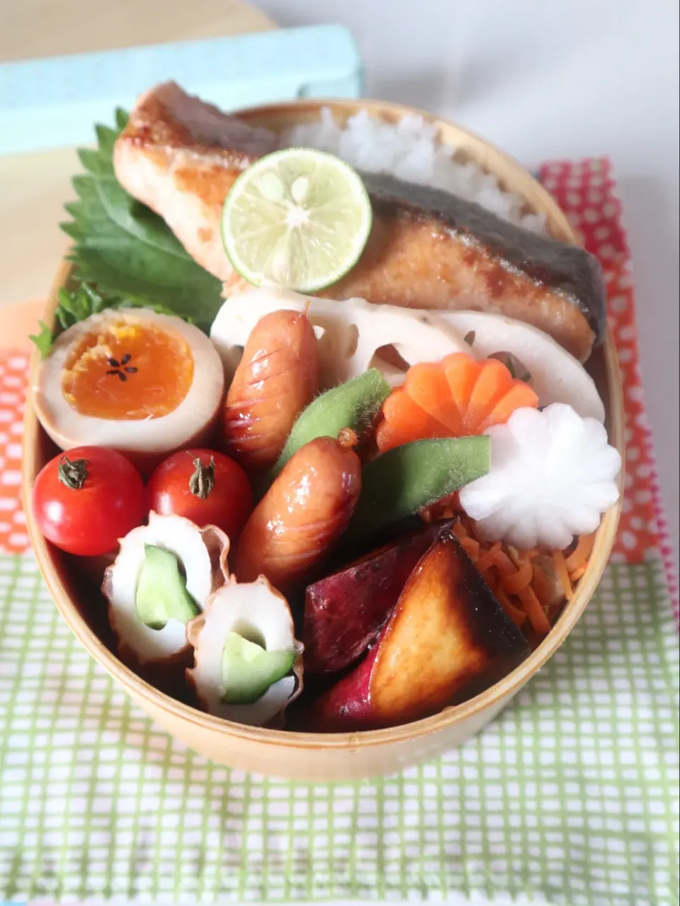 中学生男子弁当🍱
秋鮭のムニエル弁当🍁|なかじー。さん