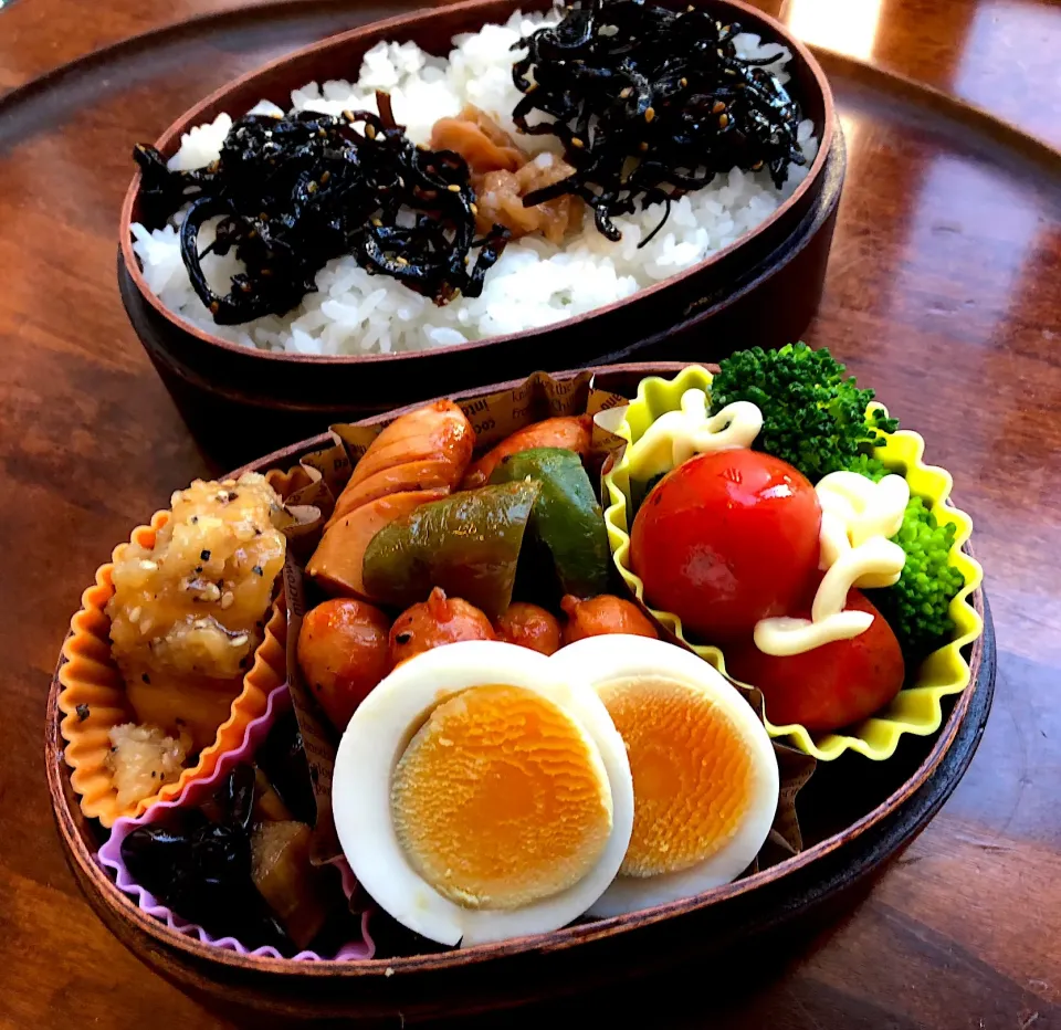 本日のお弁当🍱ウインナーケチャップ炒め🥓ブロッコリー🥦トマト🍅揚げ芋🥔黒豆🌾 #息子弁当  #わっぱ弁当  #ウインナー  #ブロッコリー🥦  #揚げ芋  #トマト🍅  #黒豆煮  #札幌  #中島公園|Yukie  Toriseさん