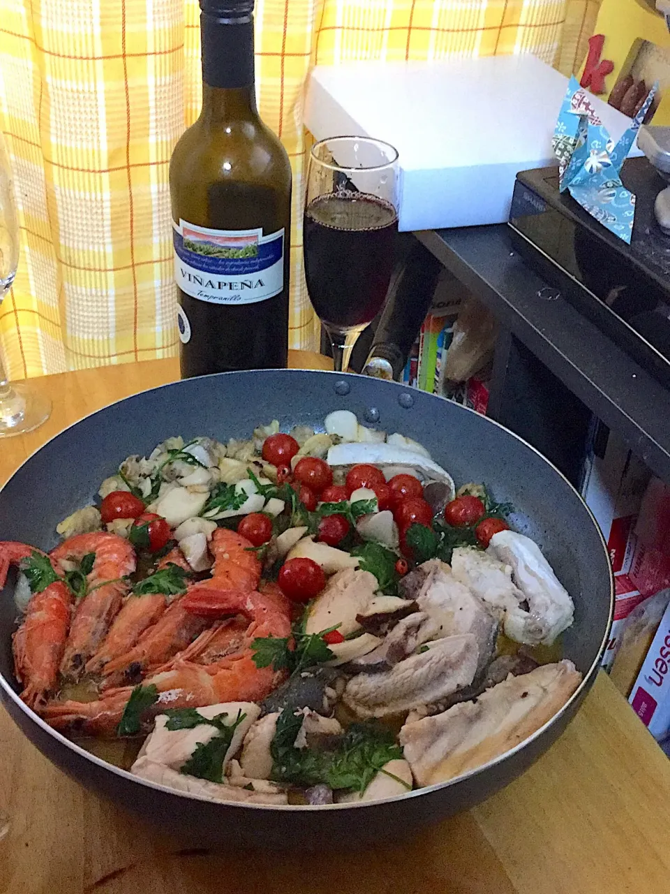 Snapdishの料理写真:Acqua pazza(アクアパッツァ)in frypan with redwine|aiko takagiさん