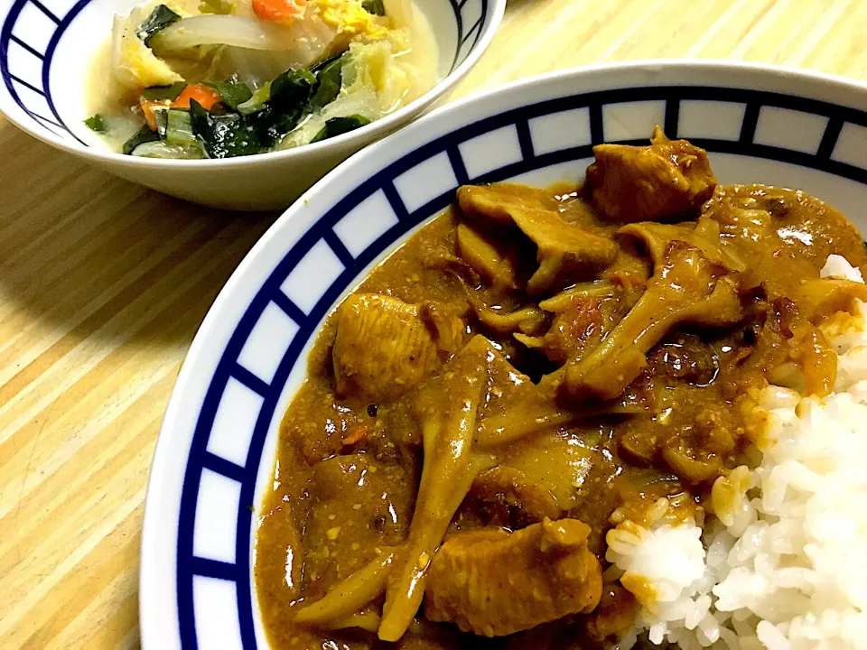 Snapdishの料理写真:たっぷりきのこと鶏肉のカレー🍛|くっきいさん