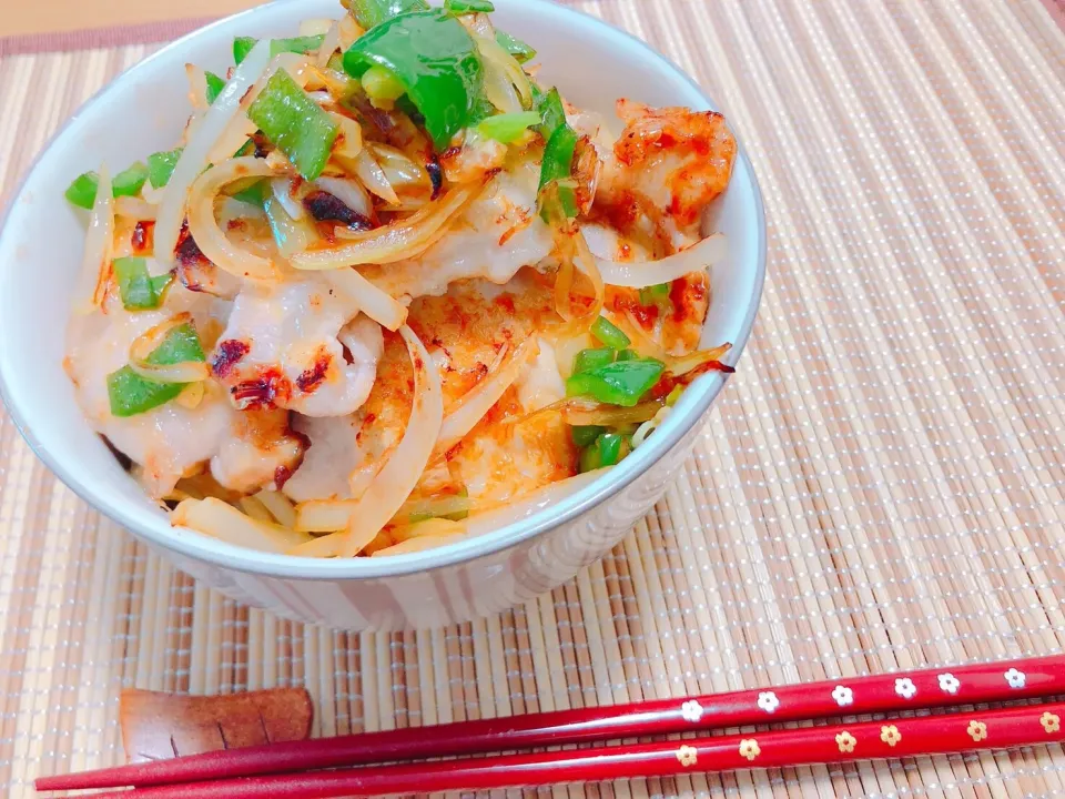 野菜たっぷり豚丼 🐷|はらぺこちゃんさん