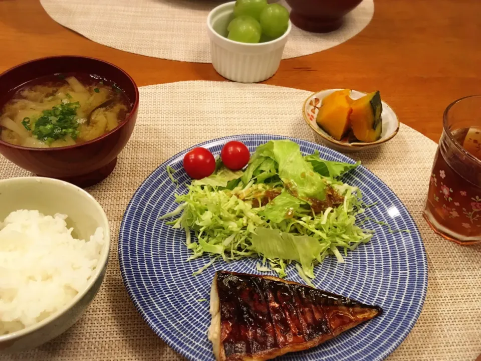 18/09/19 夕飯♪ 鯖塩麹漬け 南瓜煮付 味噌汁 ロザリオビアンコ|ikukoさん