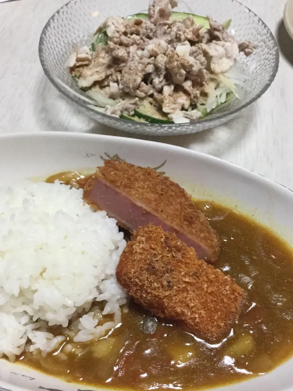 ファミマのカツのせトマトカレー、冷しゃぶサラダ|Ayaさん