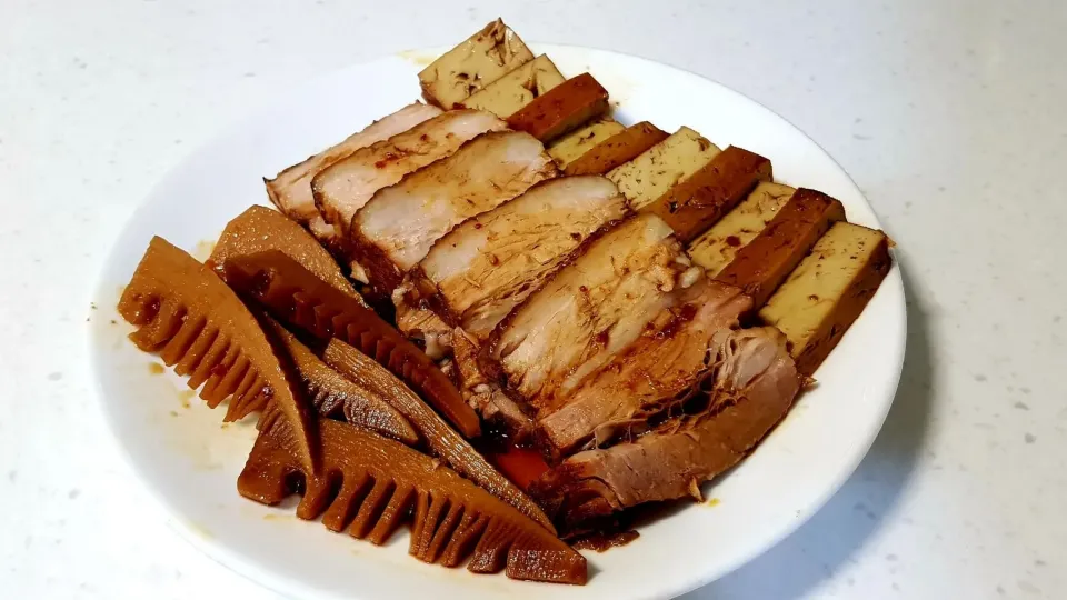 braised pork belly with bamboo shoots and tofu|steven z.y.さん