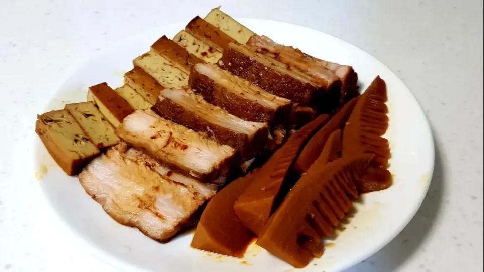 braised pork belly with bamboo shoots and tofu|steven z.y.さん