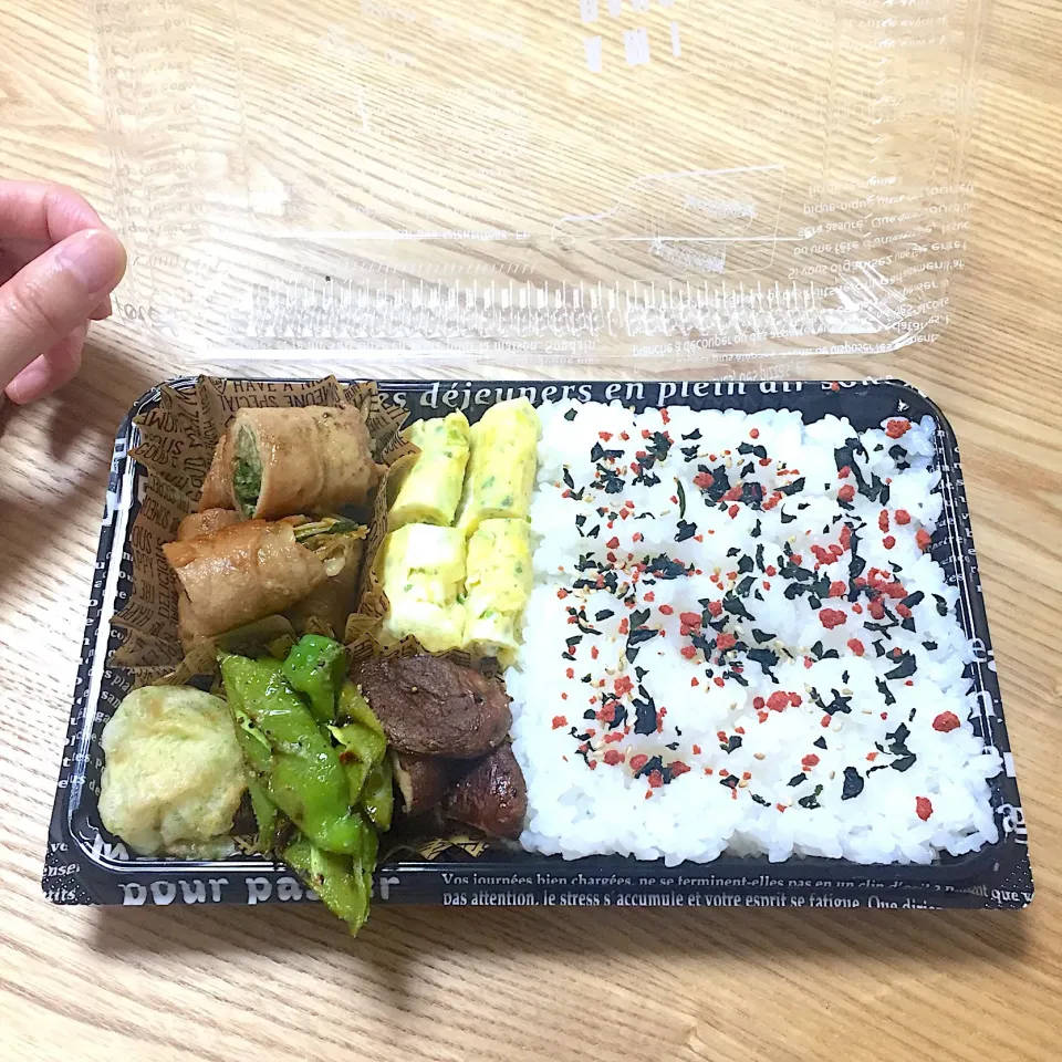 木曜日の旦那さんのお弁当☺︎ #お弁当記録  #水菜の肉巻き #しいたけと万願寺唐辛子炒め|むさけんさん