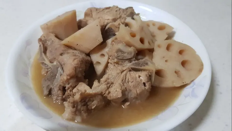 莲藕大骨汤 - pork bone and lotus root soup|steven z.y.さん