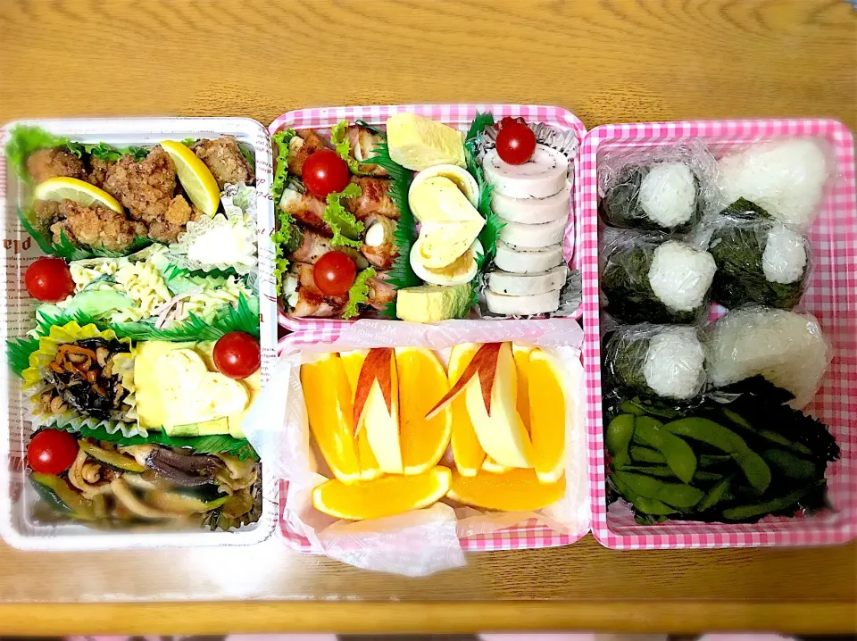 【中学初🎌体育大会】弁当🍱〜塩昆布おにぎり・梅おにぎり・塩おにぎり・鶏唐揚げ・マカロニサラダ・ひじき煮・玉子焼き・イカとズッキーニのバター醤油炒め・うずらベーコン・山芋ベーコン・煮卵・鶏ハム・枝豆・オレンジ・リンゴ〜  #お弁当  #キャラ弁  #おにぎり  #おにぎり弁当 #運動会  #運動会弁当  #体育祭お弁当|華恋さん