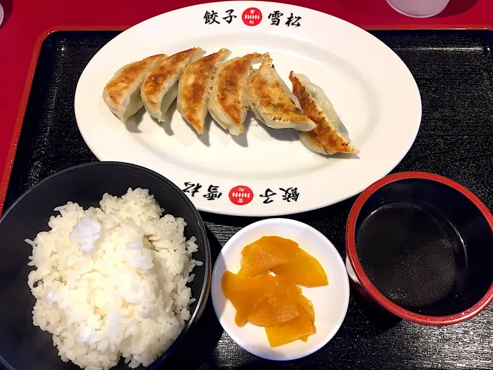 生餃子製作所  雪松  餃子定食300円|まつださんさん