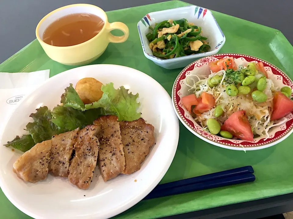 Snapdishの料理写真:豚肉の味噌くわ焼、ピーマンと油揚のからし和え、トマトと枝豆のサラダ、ベーコンと野菜のスープ|Tadahiko Watanabeさん