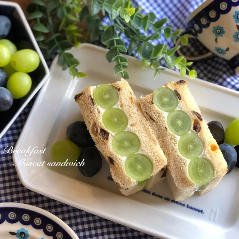 🍇シャイン様とマスカルポーネ&水切りヨーグルトクリームのSandwich🥪|まーこまん(@rie_sfm_1007)さん