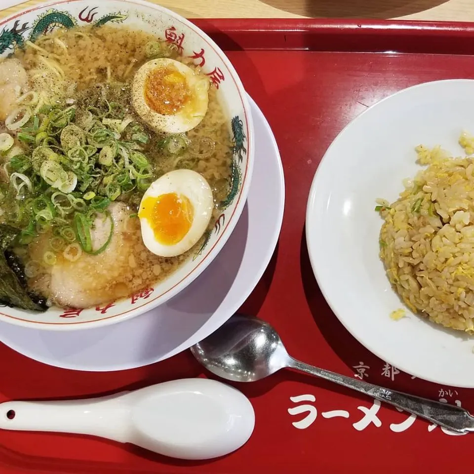 魁力屋の京都背脂醤油ラーメンとチャーハン|Morito Kamiyaさん