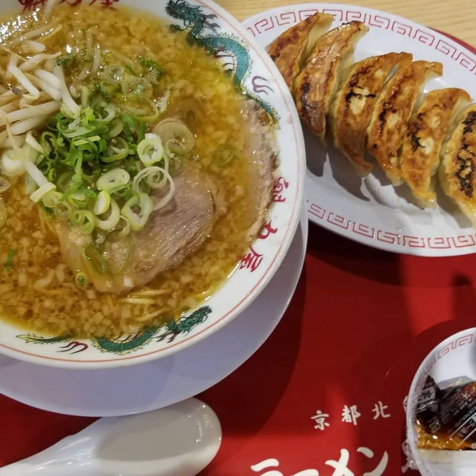 魁力屋のみそラーメンと餃子|Morito Kamiyaさん