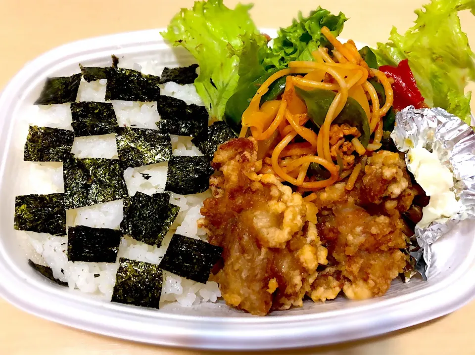 9/20 #とりあえず 急場しのぎの詰め合わせ弁当。 惣菜の唐揚げと昼のスパゲティを詰めただけ。|おさんどんさん