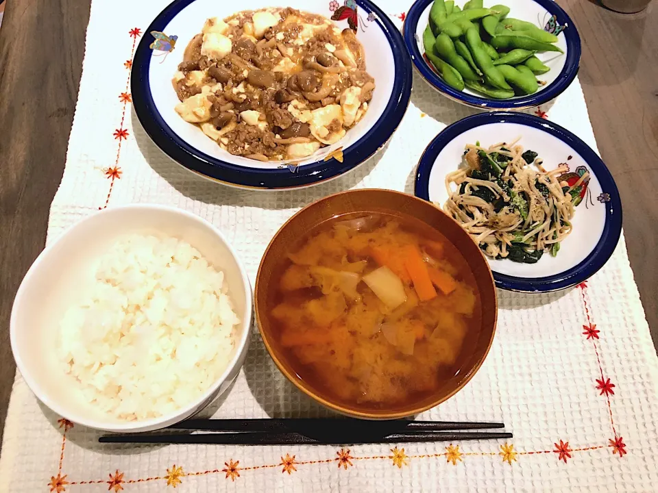 #和風麻婆豆腐 
 #キャベツと人参のお味噌汁 
 #えのきとほうれん草のナムル
 #えだまめ|ごはん🤤🍴さん