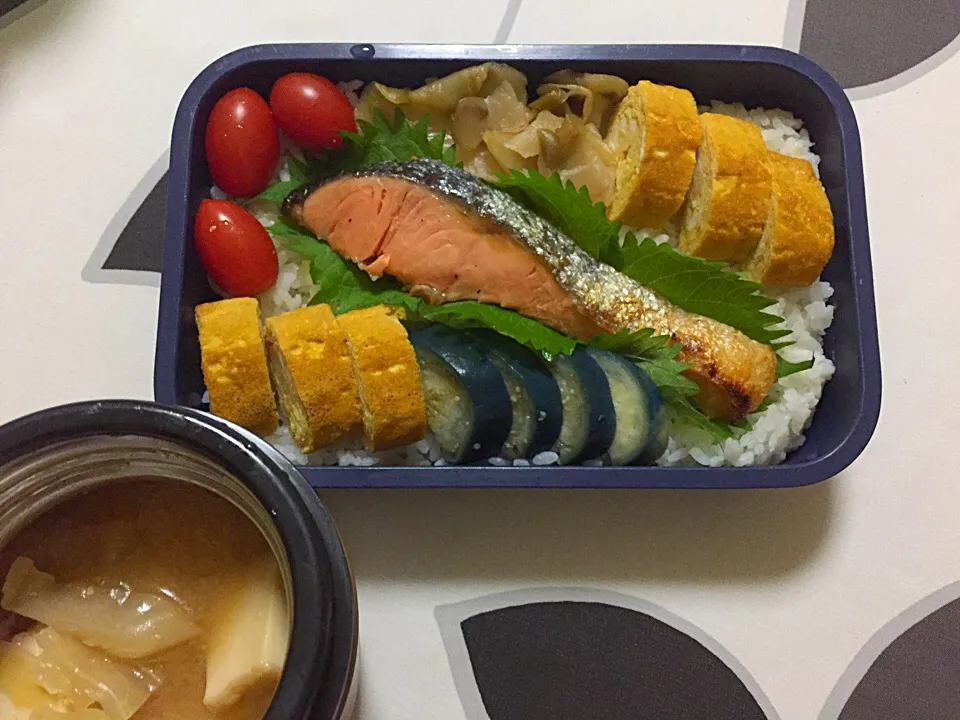 Snapdishの料理写真:20180921兄弁当。デカイ弁当…隙間埋めるのが大変😓|hanakoさん