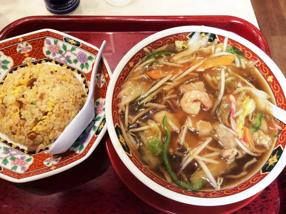 Snapdishの料理写真:【中華食堂 一番館】広東麺&半炒飯|ひよこさん